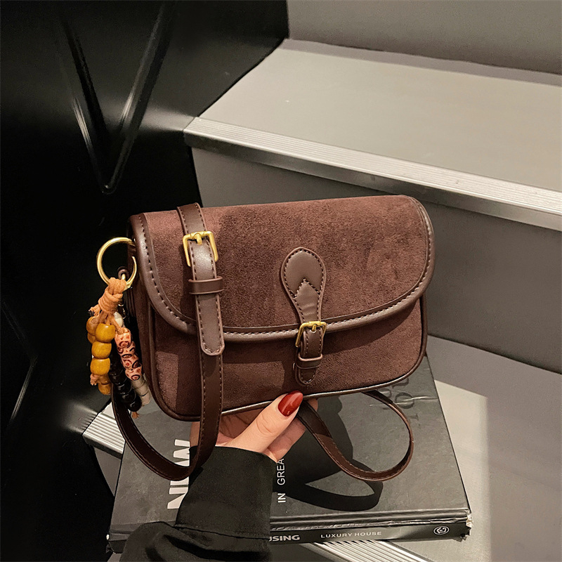 Ženska retro matirana mala torbica, jesen 2025, moderna crossbody kvadratna torba