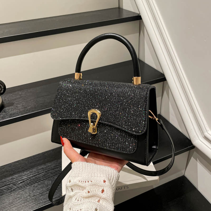 Ženska mala kvadratna crossbody torba u gradskom minimalističkom stilu, korejski dizajn, jesen-zima 2025