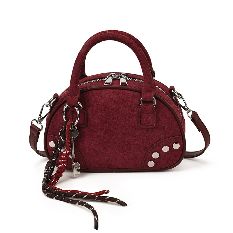 2025 nova ženska torba za jesen-zimu, visoke kvalitete, korejskog dizajna boutique, s ukrasnim čavlima, za nošenje preko ramena i crossbody