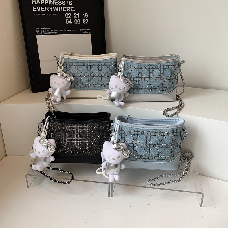Ženska ljetna crossbody torba s kristalima i lancem, plava denim boja, školjkasti oblik, mala torba za nošenje preko ramena