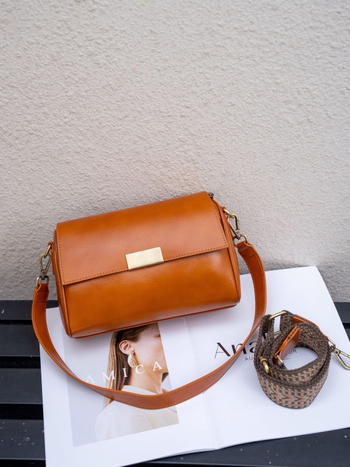 Első réteg marhabőr női válltáska, vintage stílusú crossbody, 2024-es új modell, valódi bőr