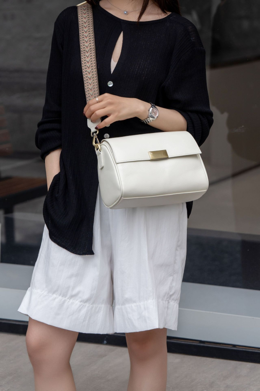 Első réteg marhabőr női válltáska, vintage stílusú crossbody, 2024-es új modell, valódi bőr