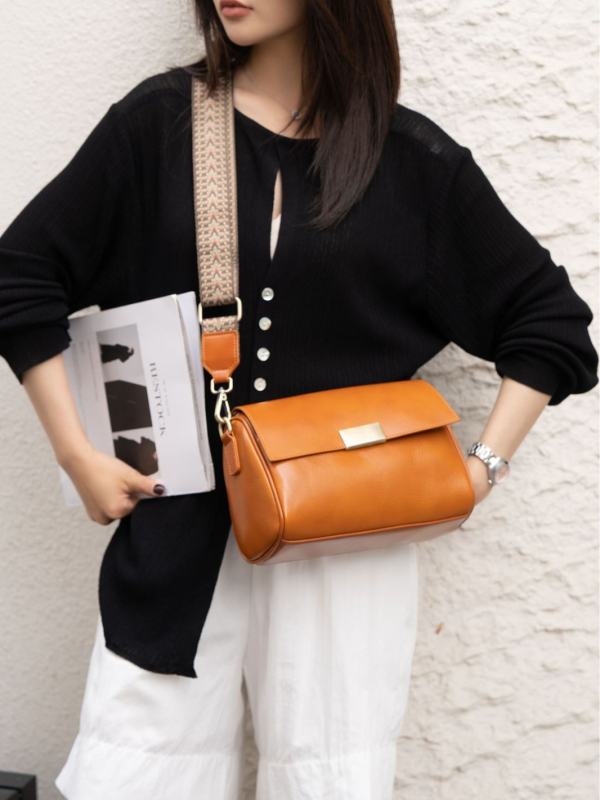 Első réteg marhabőr női válltáska, vintage stílusú crossbody, 2024-es új modell, valódi bőr
