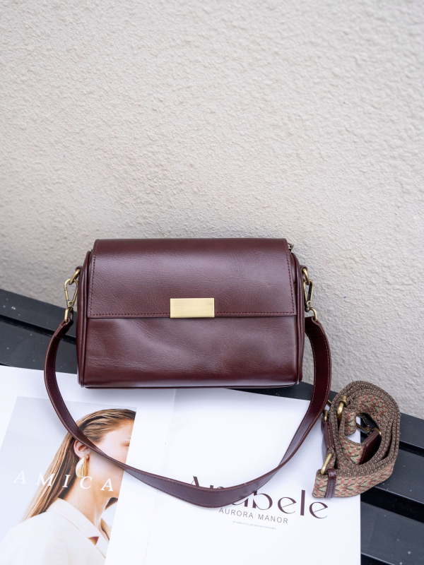 Első réteg marhabőr női válltáska, vintage stílusú crossbody, 2024-es új modell, valódi bőr