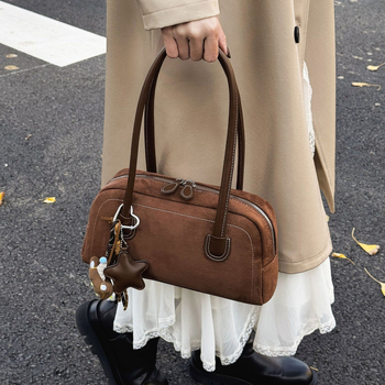 Ženska crossbody torba od brušene kože, jesen-zima retro stil baguette oblik, novi model 2025