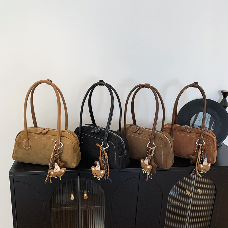 Ženska crossbody torba od brušene kože, jesen-zima retro stil baguette oblik, novi model 2025
