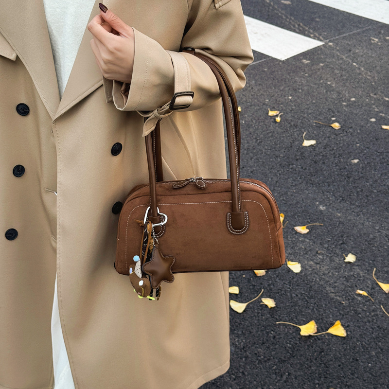 Ženska crossbody torba od brušene kože, jesen-zima retro stil baguette oblik, novi model 2025
