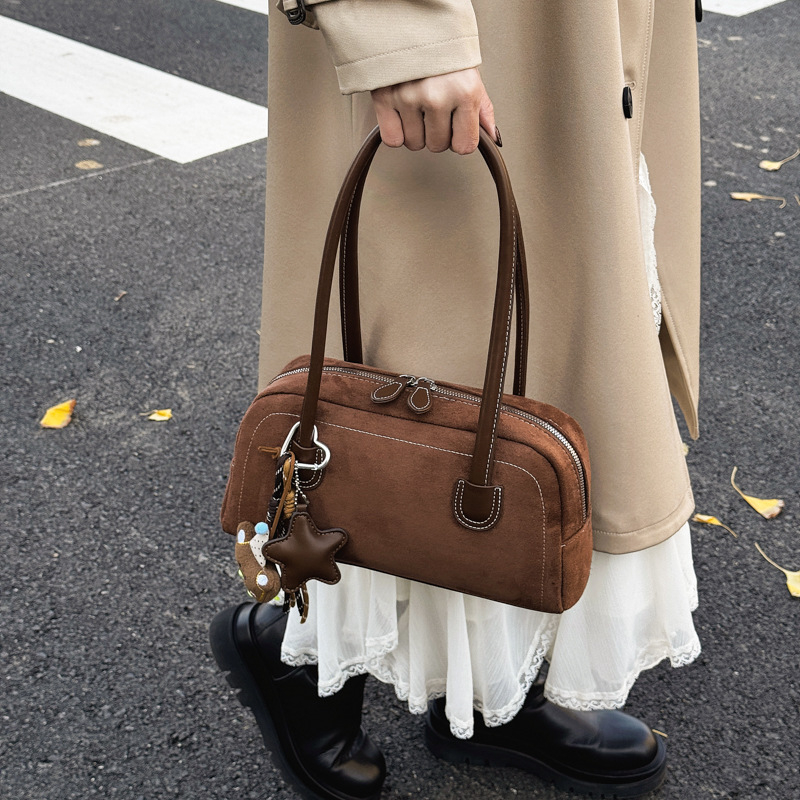 Ženska crossbody torba od brušene kože, jesen-zima retro stil baguette oblik, novi model 2025