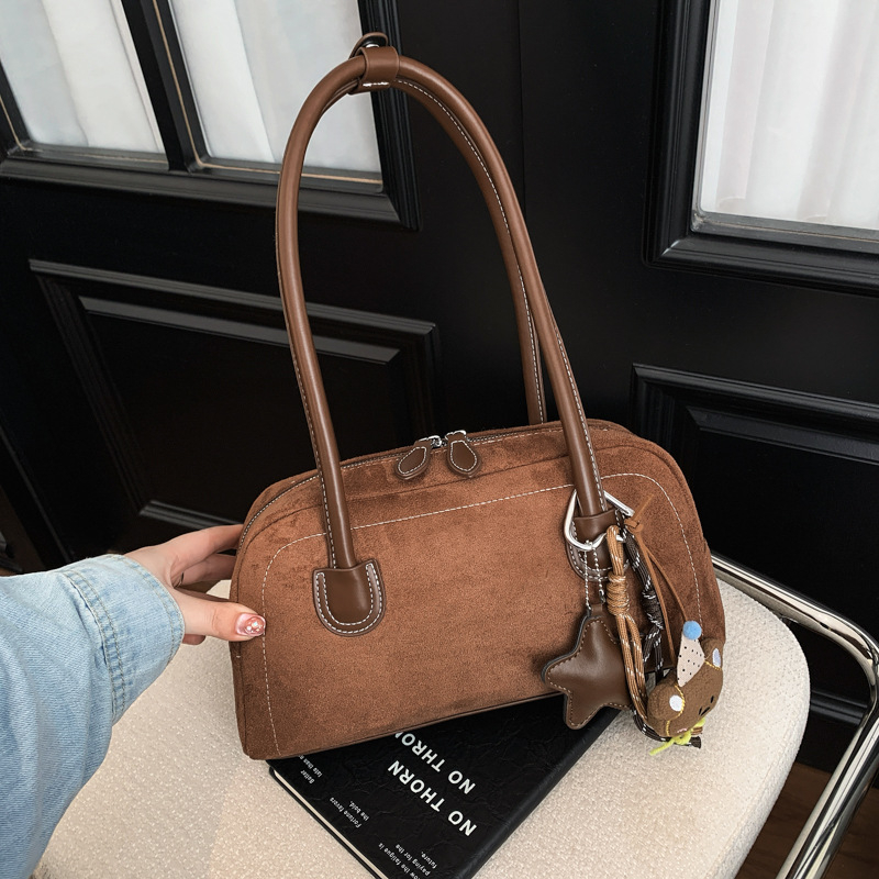 Ženska crossbody torba od brušene kože, jesen-zima retro stil baguette oblik, novi model 2025