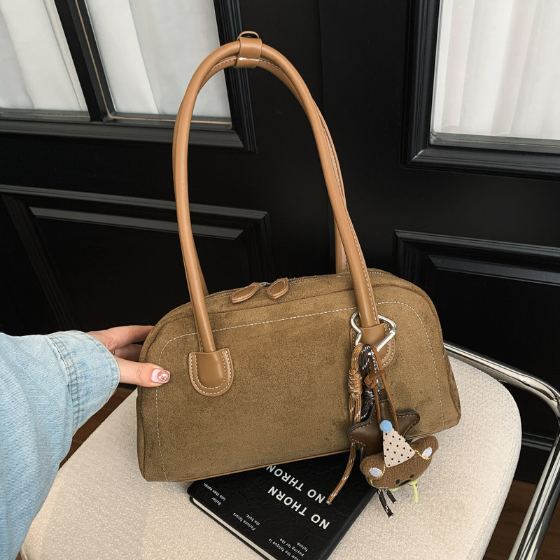 Ženska crossbody torba od brušene kože, jesen-zima retro stil baguette oblik, novi model 2025