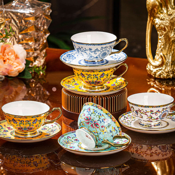 Set cești de cafea din porțelan albastru‑alb, ceramică în stil european, finisaj emailat, model floral, lux discret