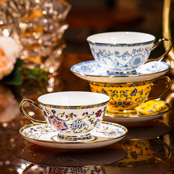 Set cești de cafea din porțelan albastru‑alb, ceramică în stil european, finisaj emailat, model floral, lux discret