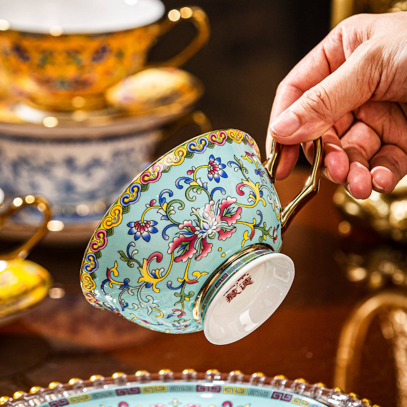 Set cești de cafea din porțelan albastru‑alb, ceramică în stil european, finisaj emailat, model floral, lux discret