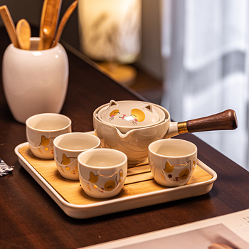 Set de ceai modern pentru gospodină – ceramică portabilă cu ceainic și cană de călătorie pentru preparare ușoară.