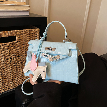 Visokokvalitetna ženska Kelly torba, 2026 novi model, tekstura kamena, torba za ramena ili crossbody, moderan i svestran stil
