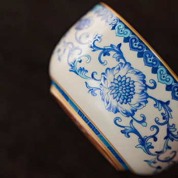 Set de ceai de călătorie din porțelan albastru-alb, cu un ceainic și trei cești, motiv lotus cu ramuri, stil chinezesc.