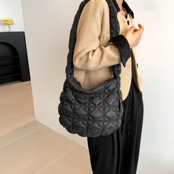 Korejska oversize crossbody torbica s plisiranim dizajnom oblaka, najlon, velika veličina, zatvarač
