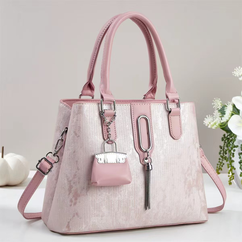2025 nova ženska torba s resicama, elegantna tekstura, za nošenje preko ramena i crossbody, jednostavan dnevni stil
