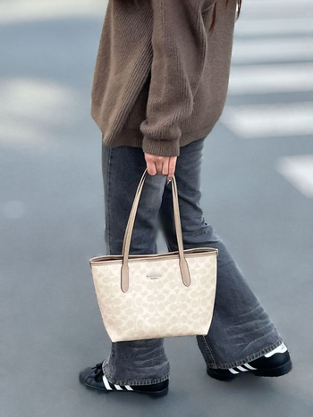 City23 tote torba s monogramom, magnetska kopča, velika kapaciteta, torba za nošenje u ruci i na rame za žene