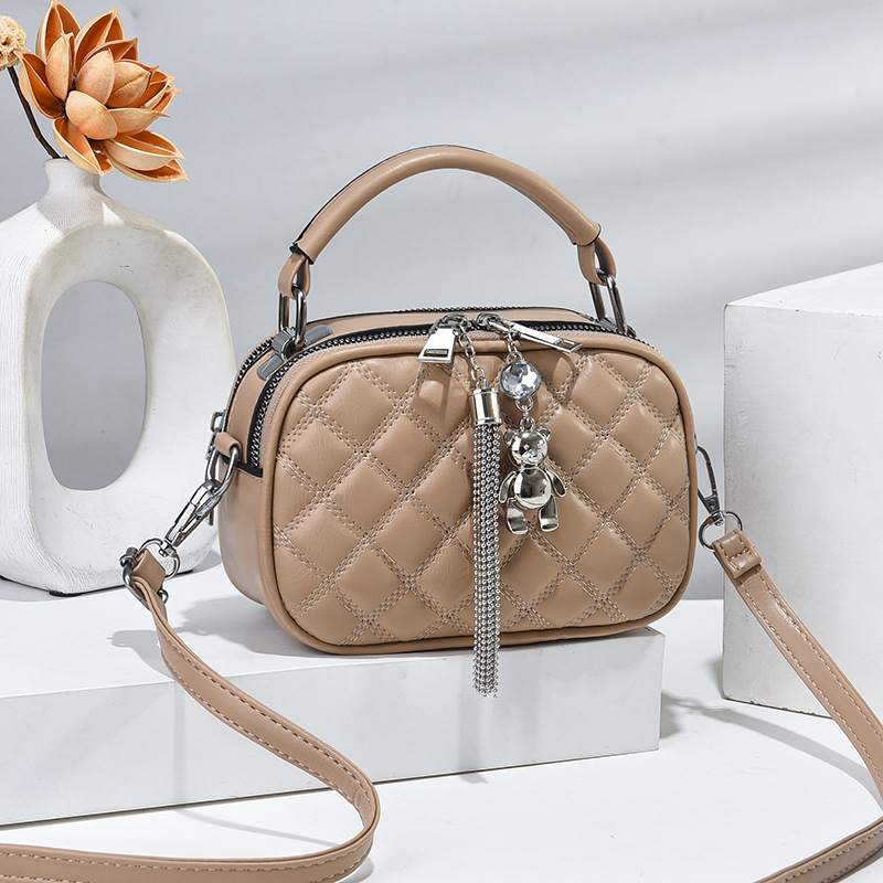Ženska mala torbica s dijamantnim uzorkom i resicama, okruglog oblika, PU koža, za nošenje preko ramena ili crossbody (model 2024)