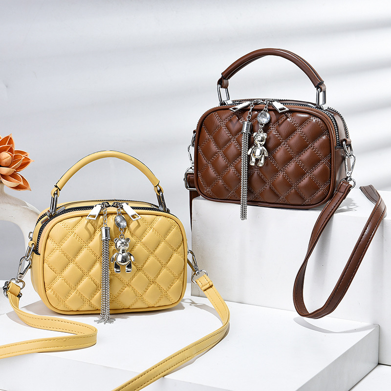 Ženska mala torbica s dijamantnim uzorkom i resicama, okruglog oblika, PU koža, za nošenje preko ramena ili crossbody (model 2024)