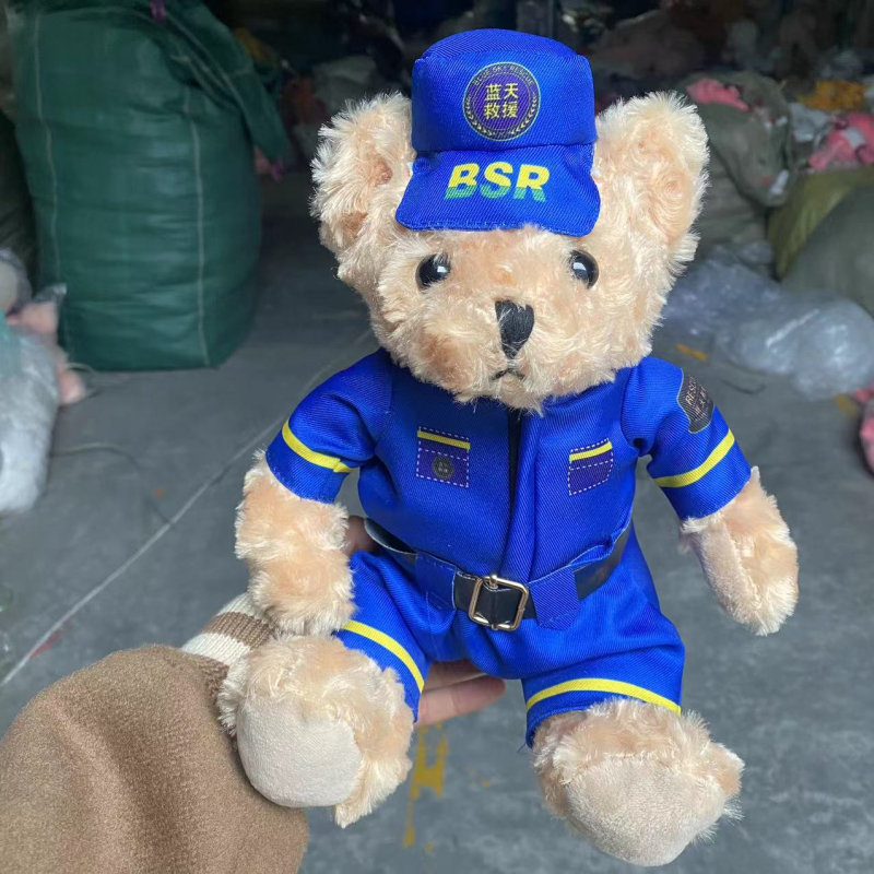Policijski medvjedić u uniformi — plišena igračka za djecu, sladak dar za djevojčice