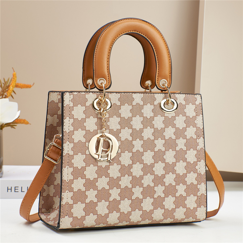 PU kožna ženska torbica - mala ručna/ crossbody torbica, srednja veličina, gradski stil, elegantna i moderna