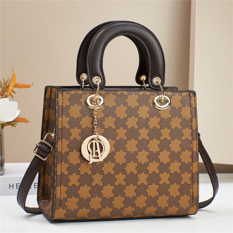 PU kožna ženska torbica - mala ručna/ crossbody torbica, srednja veličina, gradski stil, elegantna i moderna