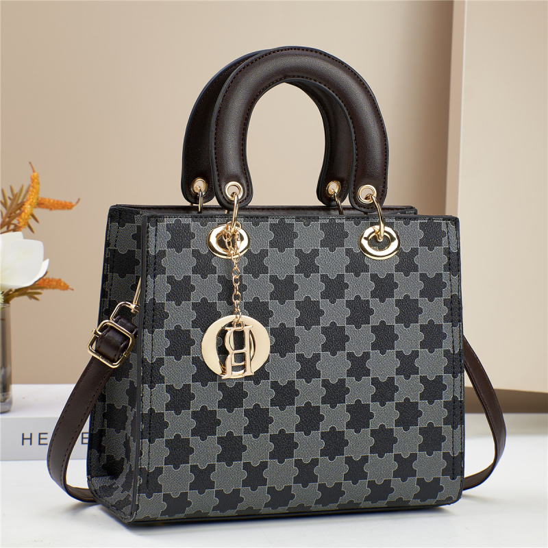 PU kožna ženska torbica - mala ručna/ crossbody torbica, srednja veličina, gradski stil, elegantna i moderna