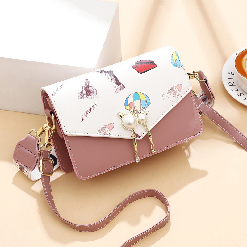 Ženska crossbody torbica u laganom luksuzu, 2026 – vodoravna kvadratna torbica za rame, školski stil, slatka i svestrana