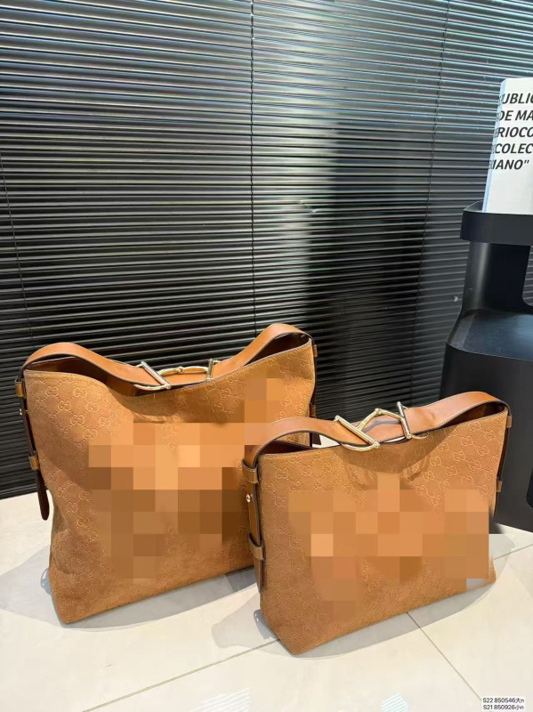 Minimalista két részből álló táskakészlet: nagy kapacitású PVC tote, két vállpánt, mindennapi használatra