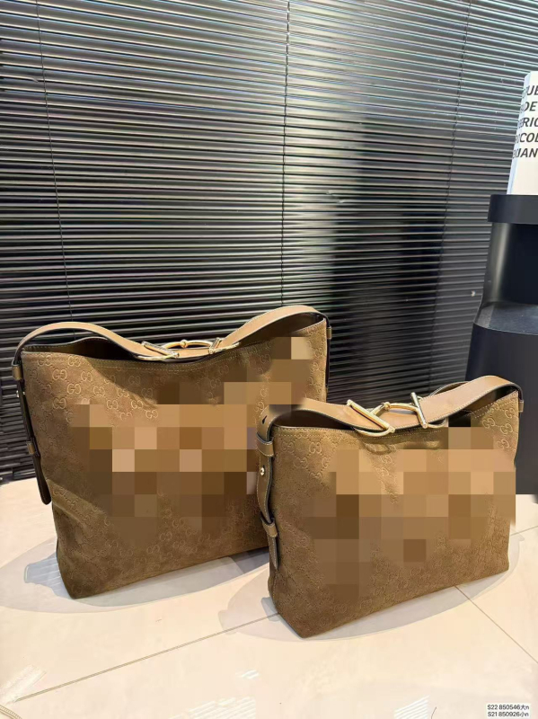 Minimalista két részből álló táskakészlet: nagy kapacitású PVC tote, két vállpánt, mindennapi használatra
