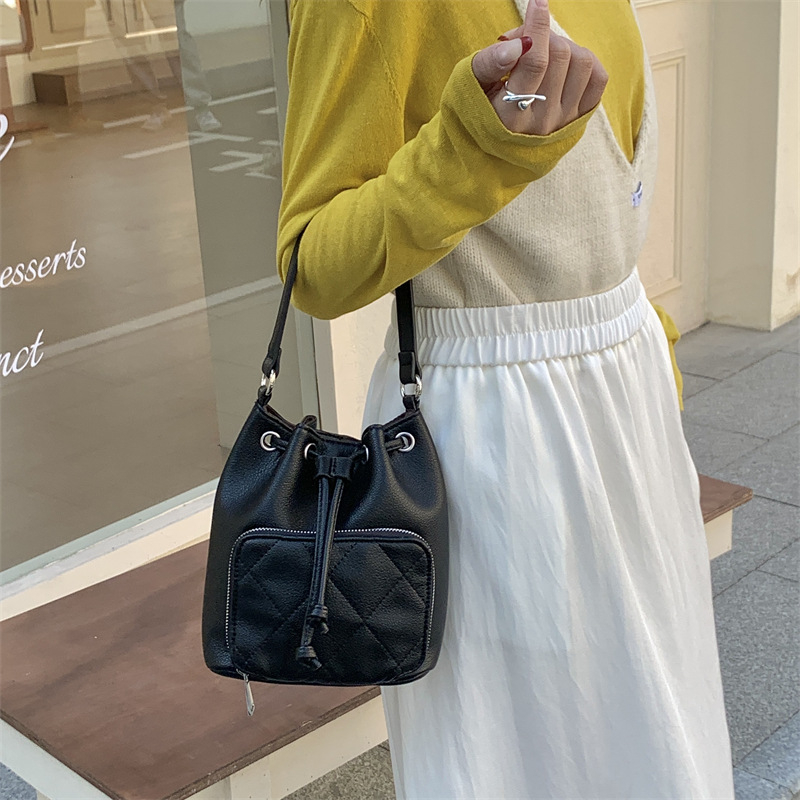 Ženska teksturirana mini bucket torbica od PU kože, kvilting uzorak, 2026 nova moda za svakodnevno nošenje, torba za ručno nošenje i crossbody