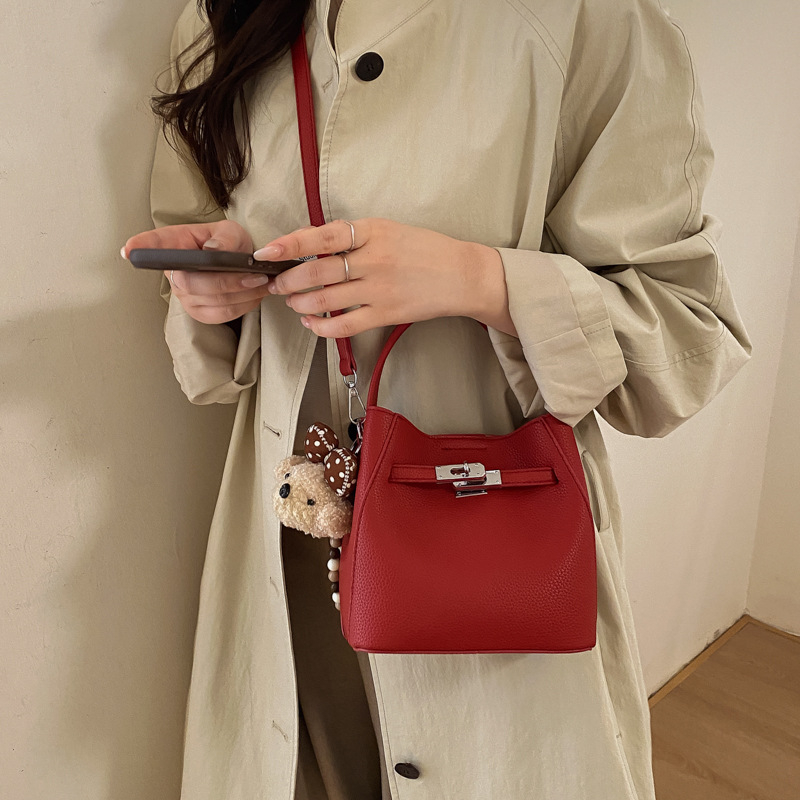 Ženska crossbody bucket torba, vintage stil, svestrana, novi model 2026