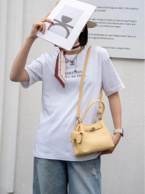 Ženska mala bucket torba s uzorkom liči, PU, proljeće 2026, svakodnevno nošenje, preko ramena ili crossbody