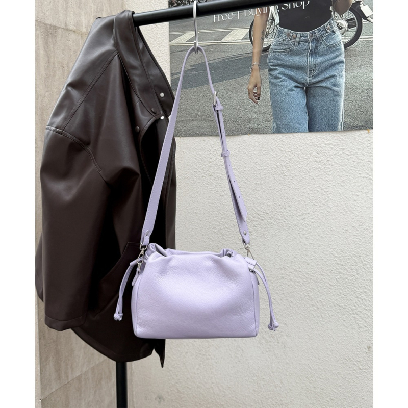 Vintage mekana kožna bucket torbica od prvog sloja kože, prirodan izgled, crossbody ženska torba