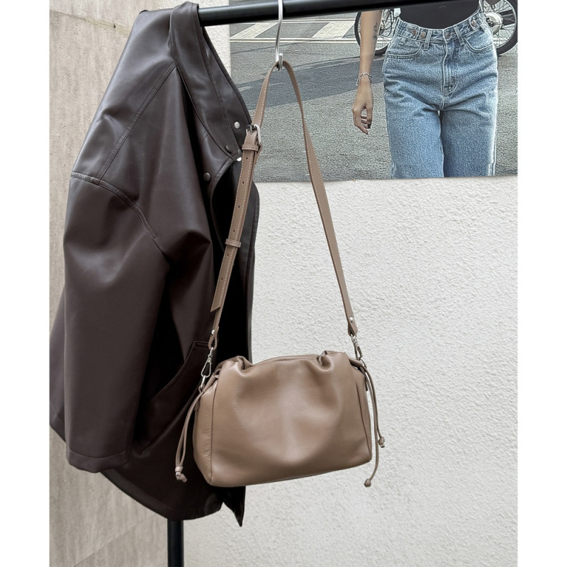 Vintage mekana kožna bucket torbica od prvog sloja kože, prirodan izgled, crossbody ženska torba