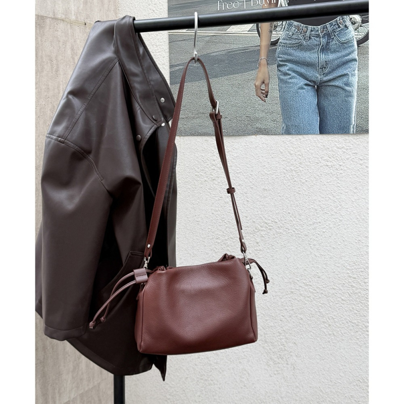 Vintage mekana kožna bucket torbica od prvog sloja kože, prirodan izgled, crossbody ženska torba