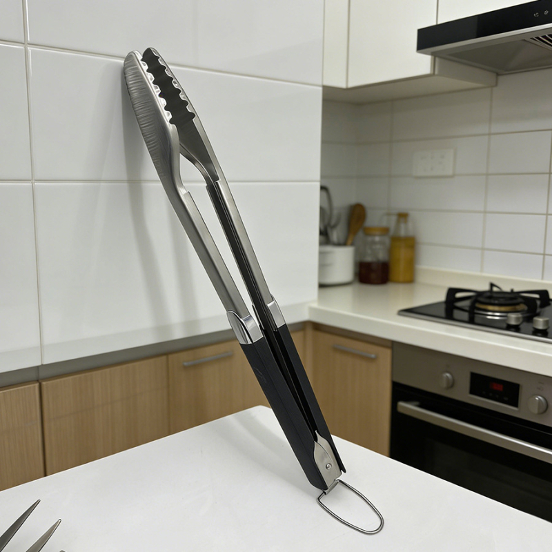 Set de ustensile pentru grătar din oțel inoxidabil, trei piese: clește, spatulă și furculiță pentru gătit în aer liber