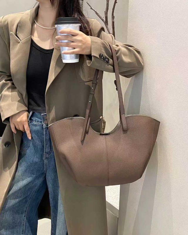 Torba od prave kože, novi model 2025 s dizajnom krila, velika kapaciteta, korejskog stila, torba za ramena i tote, vrhunska kvaliteta