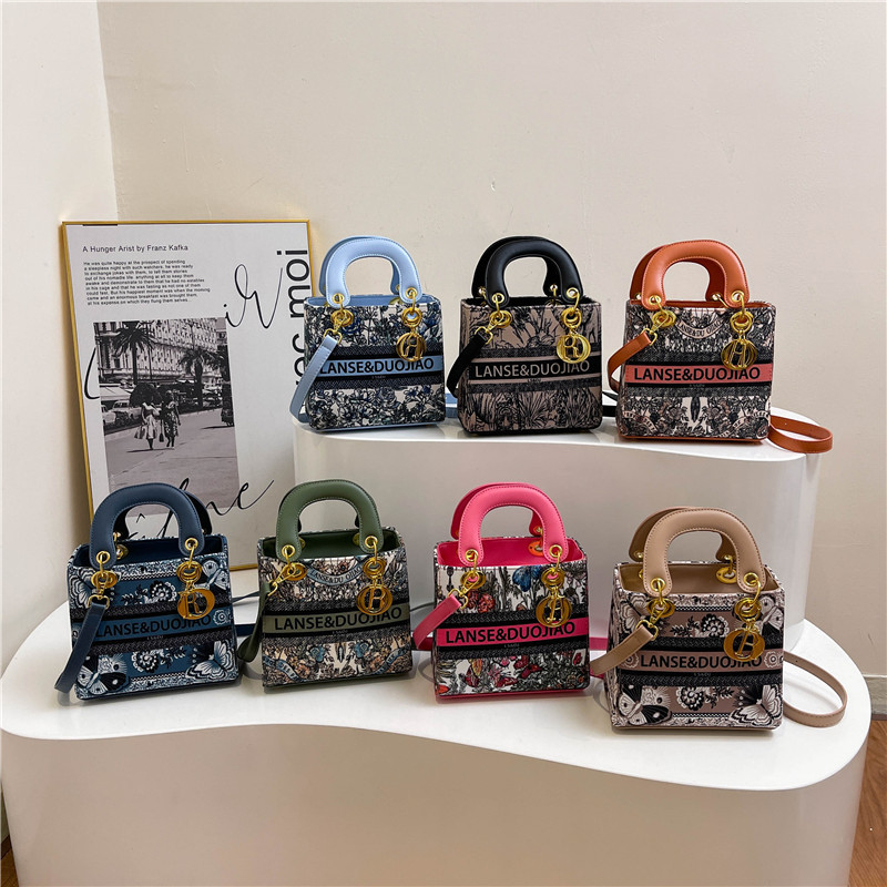 PU kožna ženska torbica u stilu Daffy – ljetna crossbody mala torba, svestrana