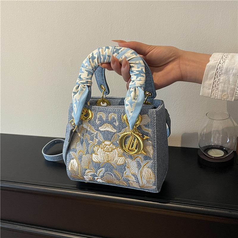PU kožna torbica s izšivkom, inspirirana Princezom Dianom, dizajn sa šalom od svile, za ramena i crossbody, srednje veličine