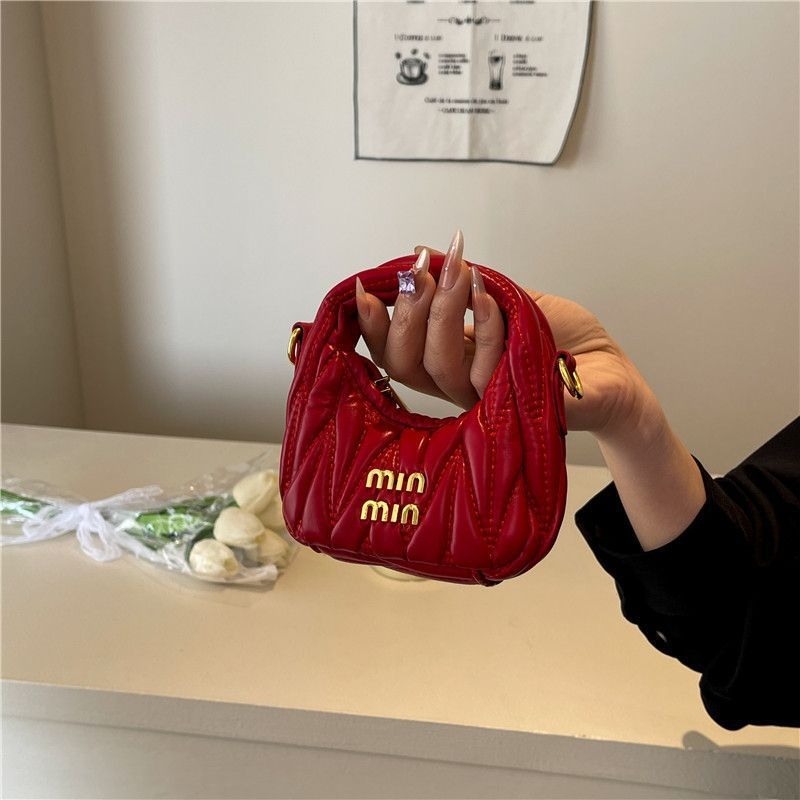 Mini plisirana torbica s polumjesecem, s ramenom i crossbody remenom, oblačna tekstura, ženska torba