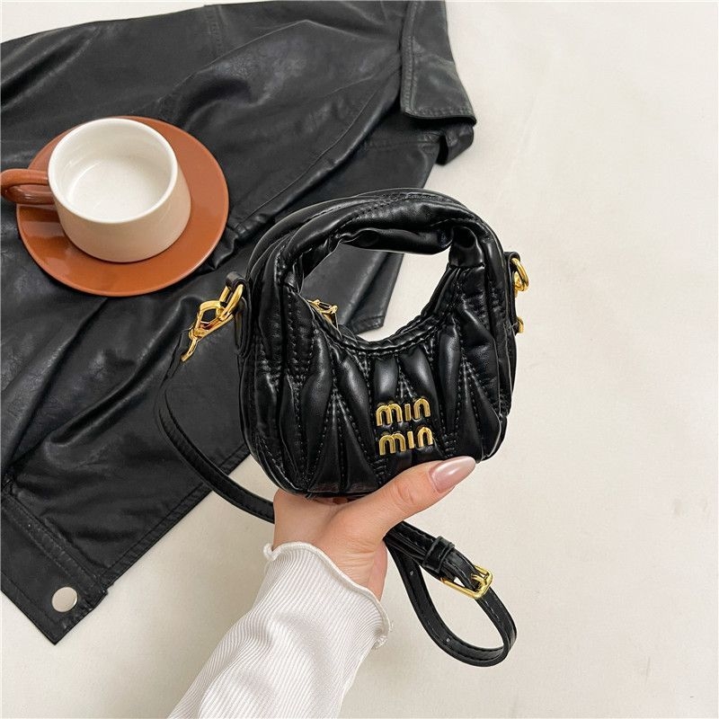 Mini plisirana torbica s polumjesecem, s ramenom i crossbody remenom, oblačna tekstura, ženska torba