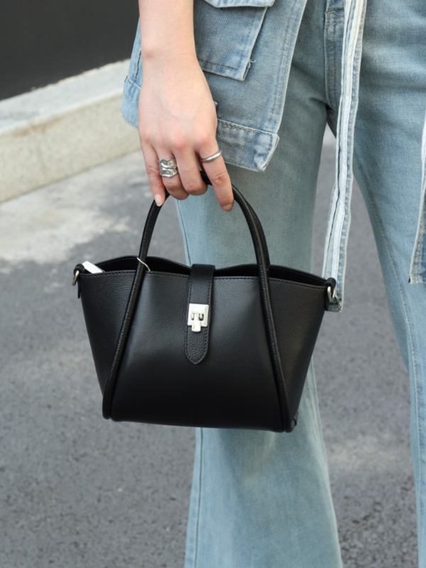 Ženska torbica od prave kože, bucket bag, ljeto 2025, ručna i preko ramena