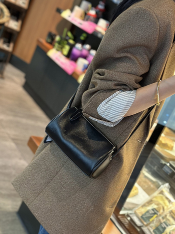 Ženska torbica od prave kože, crossbody, mini kvadratna torbica u stilu jastuka, s mekom teksturom, s jednom naramenicom, proljeće–ljeto 2024