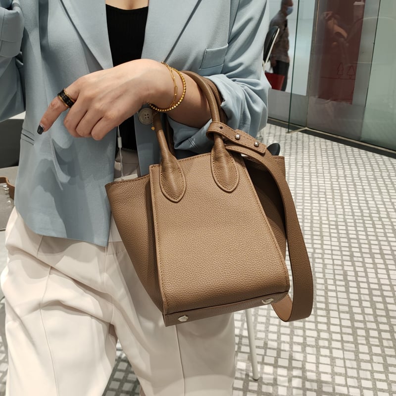 Ženska torbica od kože najvišeg sloja, ručna i crossbody torba, dizajn s krilima, Dumpling Bag od prave kože