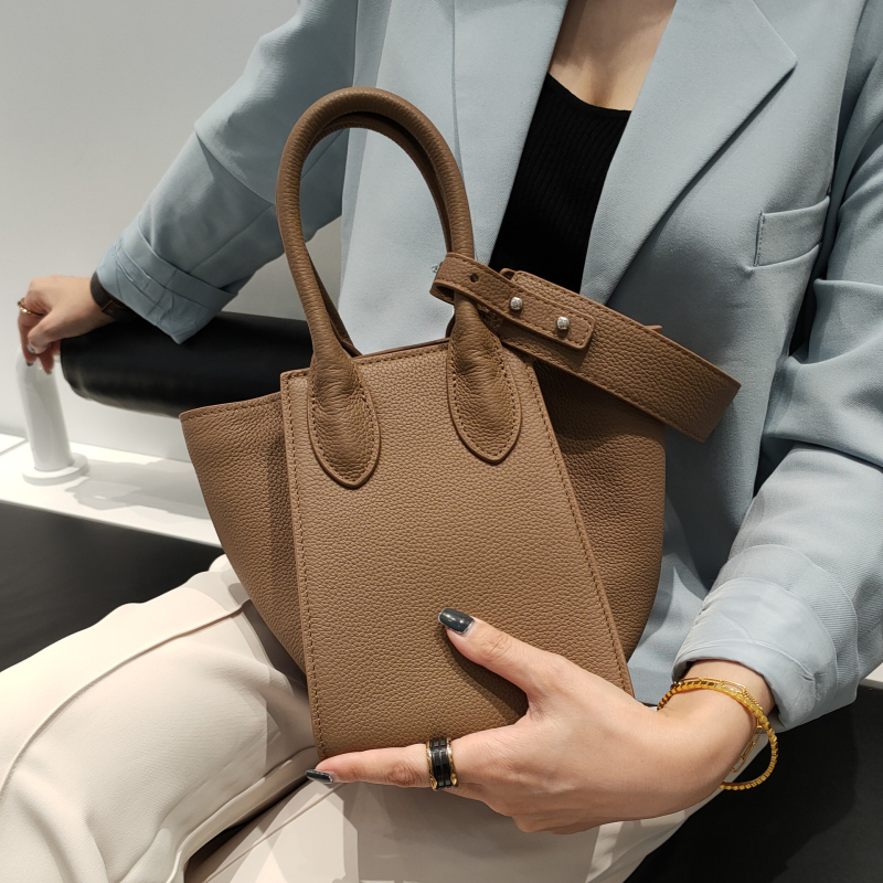 Ženska torbica od kože najvišeg sloja, ručna i crossbody torba, dizajn s krilima, Dumpling Bag od prave kože