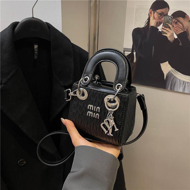 Mala ženska torbica s plisiranim dizajnom, preko ramena ili crossbody