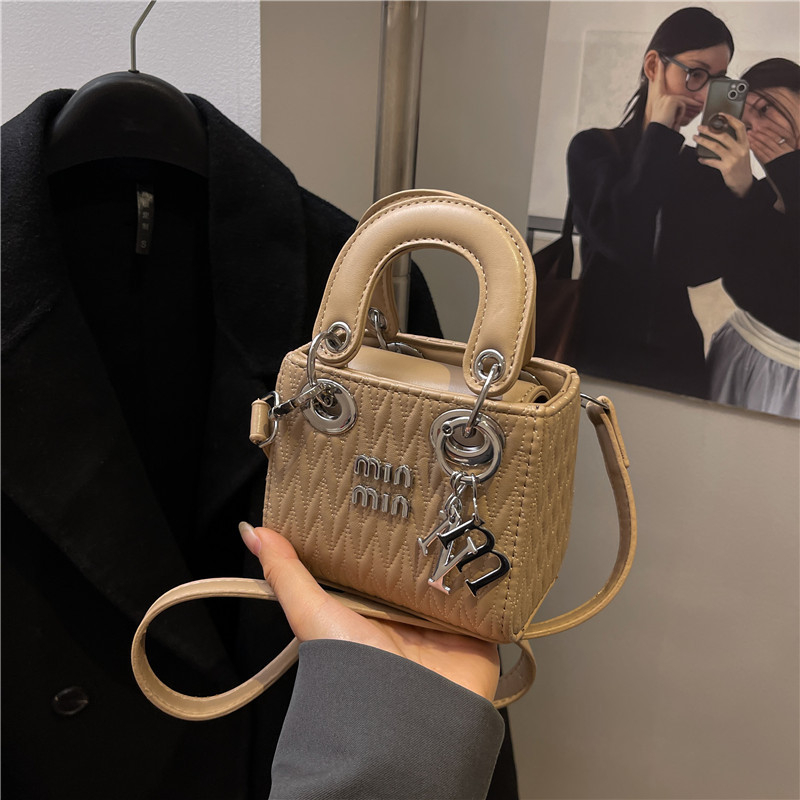 Mala ženska torbica s plisiranim dizajnom, preko ramena ili crossbody